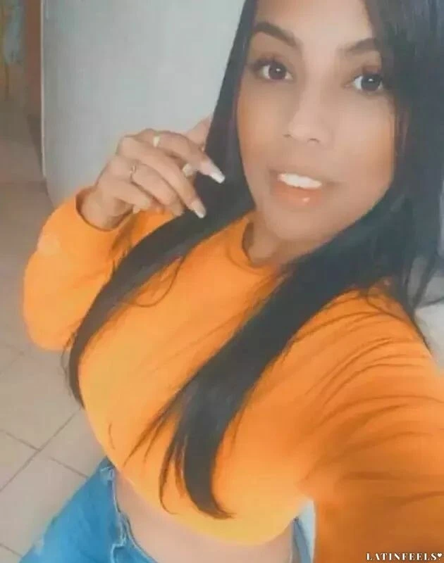 Rhona, 36